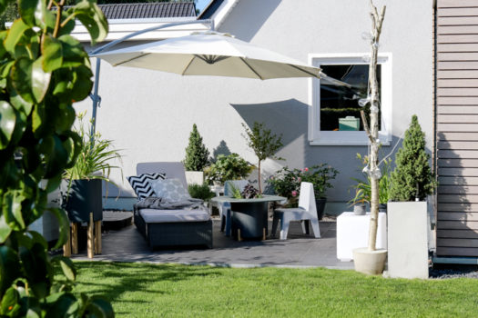 Eine prima Alternative zum großen Esstisch auf der Terrasse | sanvie.de